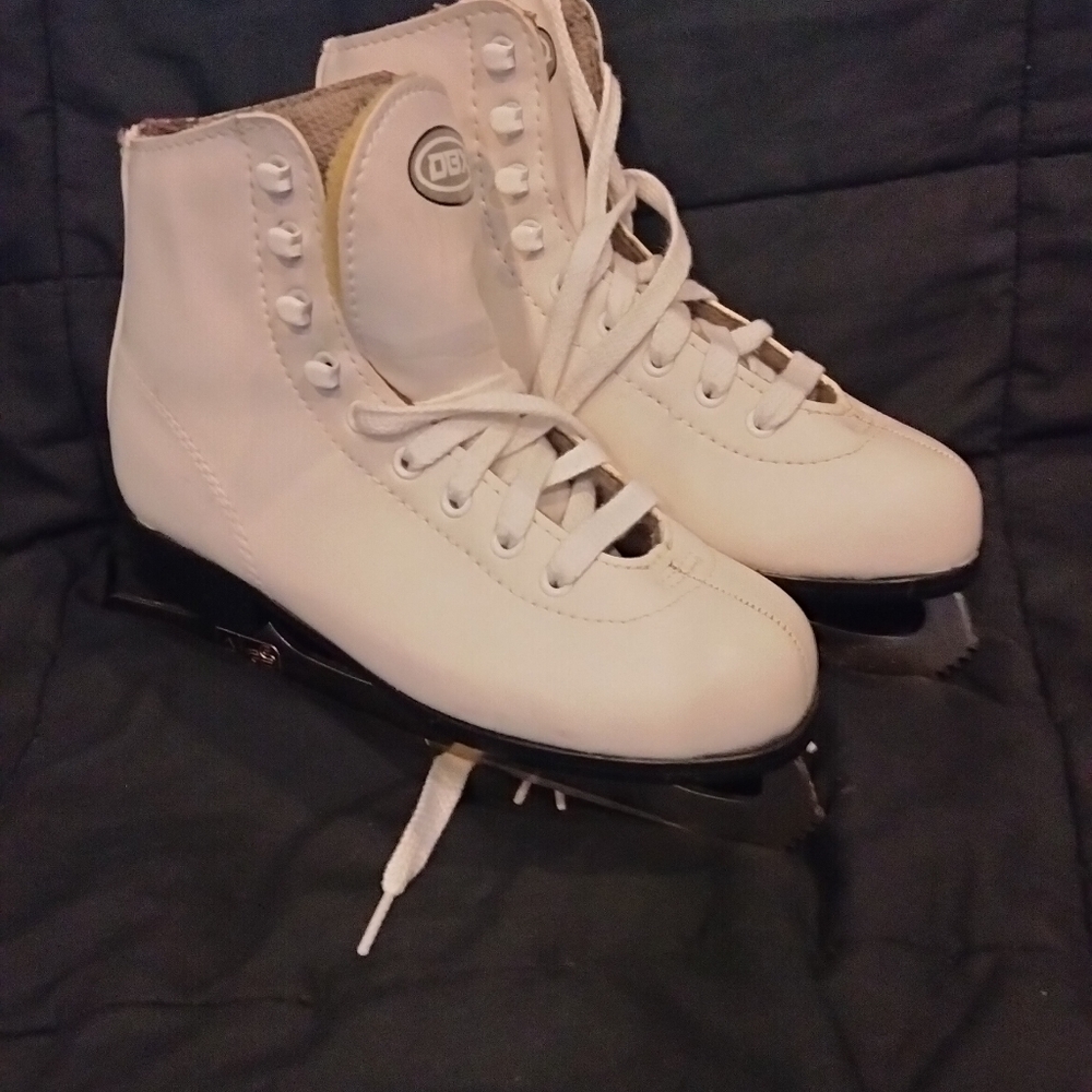 DBX FIGURE ICE SKATES 1100 SERIES YOUTH SIZE 2